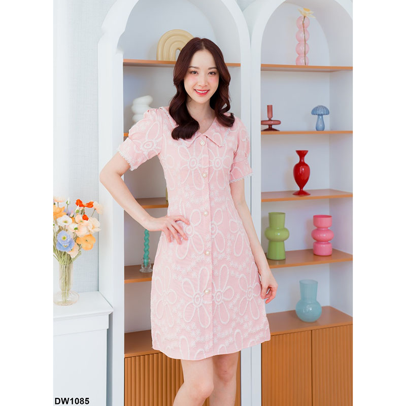 kudapy เดรสสั้นสีชมพู/สีเขียว ผ้าแจ๊คการ์ดคอปก ผ้าลายดอกไม้ สวยดูดีน่ารัก กระดุมผ้าหน้า