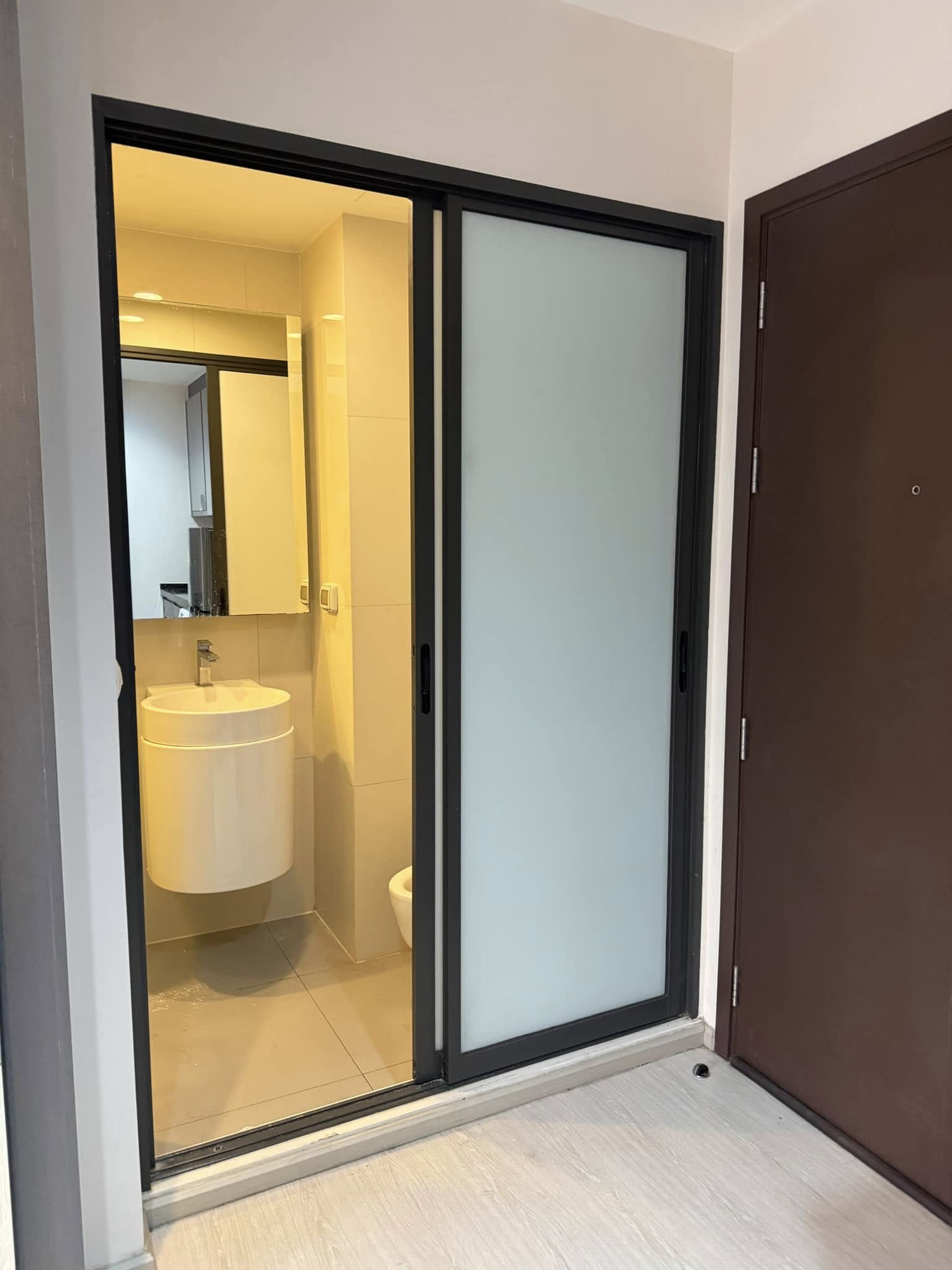 ปล่อยเช่า Rhythm Asoke (ริทึ่ม อโศก) - โซนพื้นที่ MRT พระราม 9 Studio 1ห้องน้ำ - ขนาดห้อง 22.5 ตรม. ชั้น 34 - ให้เช่า 14,000 ต่อเดือน