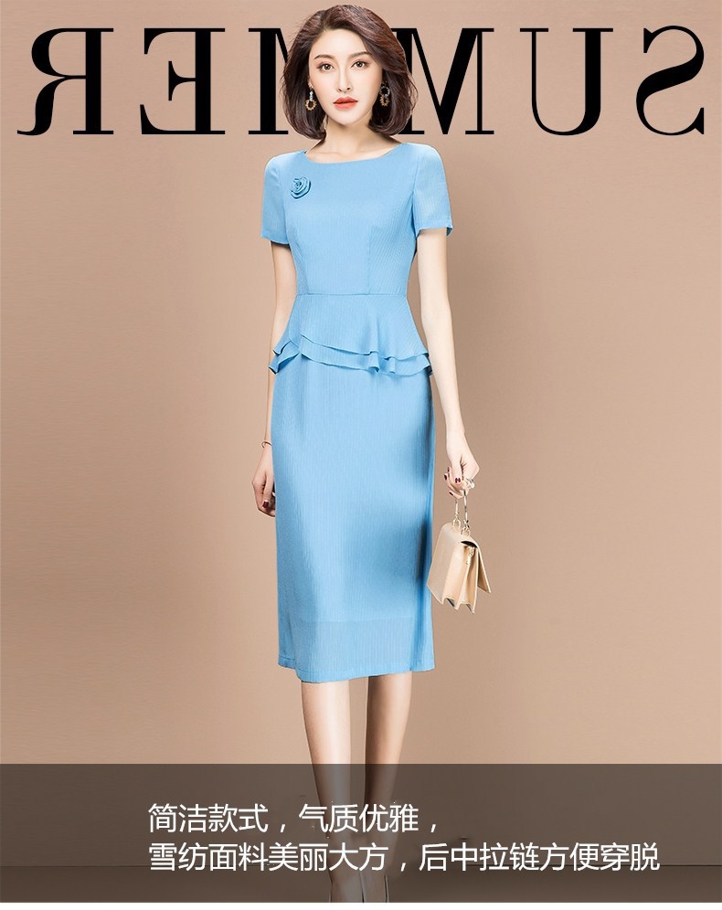 ชุดเดรสสีฟ้าผ้าชีฟองเนื้อดี ผ้านิ่มมาก มีลายเส้นในตัว