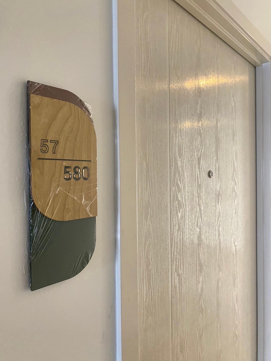 สนใจชมห้องติดต่อได้เลย Line ID: Smile-easy ปล่อยเช่าคอนโด Elio Sathorn - Wutthakat (เอลลิโอ สาทร - วุฒากาศ) - 1ห้องนอน 1ห้องน้ำ 1ห้องนั่งเล่น - ใกล้ BTS วุฒากาศ - ขนาดห้อง 31.40 ตรม. ชั้น 40 ตึก A