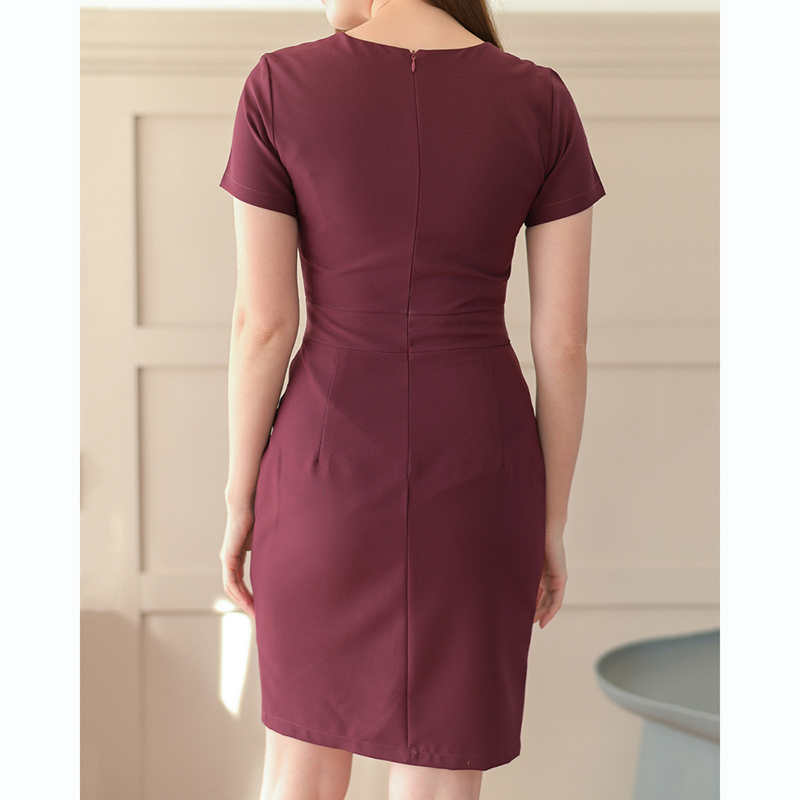 kudapy เดรสสั้นคอหัวใจแขนสั้นสีเทาเข้ม/สีแดงเข้ม/สีดำ เข้ารูปเอว ทรงสวยเป๊ะมาก เนื้อผ้าหนามีน้ำหนัก ซับในทั้งตัว ใส่ได้ตลอด