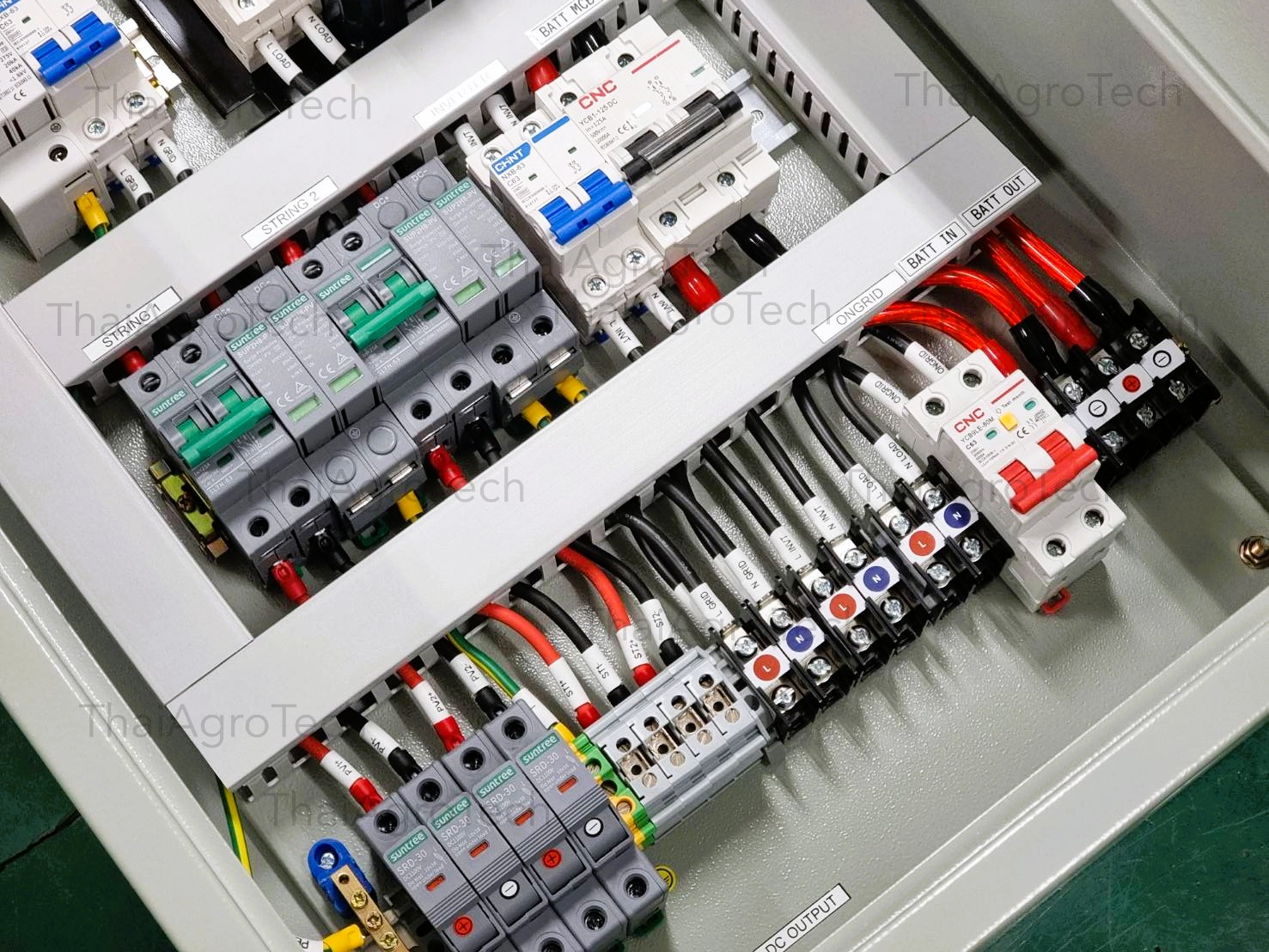 ตู้คอมบายเนอร์แบบไฮบริด 2 สตริง Hybrid On/Off-grid AC Combiner Box 2 string พร้อม สวิตซ์สลับแหล่งจ่ายไฟ อัตโนมัติ ระบบไฟฟ้าสำรอง ATS Automatic Dual Power Transfer Switch 2P 63A