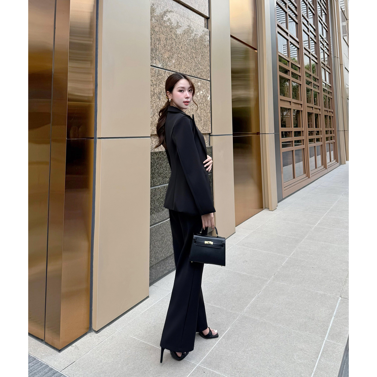 kudapy เซทเสื้อสูท+กางเกง+เสื้อเวส เป็นเซ็ทสูท ทรงโอเวอร์ไซส์นิดๆ แต่งกระดุมจริงด้านหน้า กระเป๋าจริง มีซับในทั้งตัว