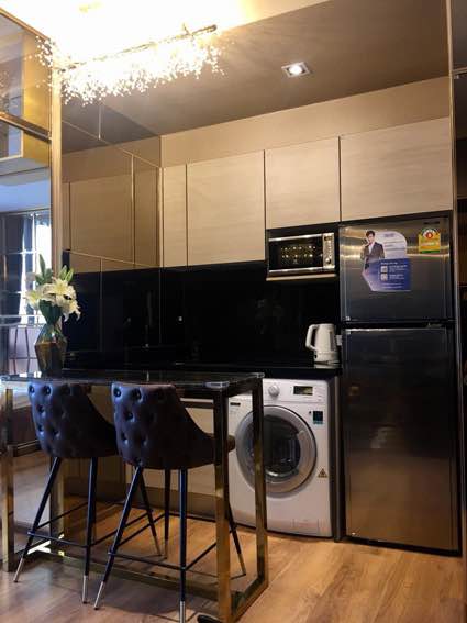 สนใจชมห้องติดต่อได้เลย Line ID: Smile-easy ปล่อยเช่าคอนโด Park 24 (พาร์ค 24) - 1ห้องนอน 1ห้องน้ำ 1ห้องนั่งเล่น - ใกล้ BTS พร้อมพงษ์ - ขนาดห้อง 30 ตรม. ชั้น 33 ตึก 2