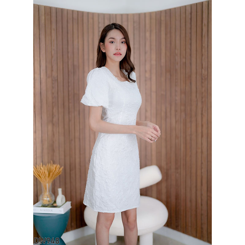 kudapy เดรสสั้นสีแดง/สีขาว/สีฟ้า ผ้าทอลายนูนคอเหลี่ยม ใส่ออกงาน ใส่ทำงาน ชุดดกี่เพา