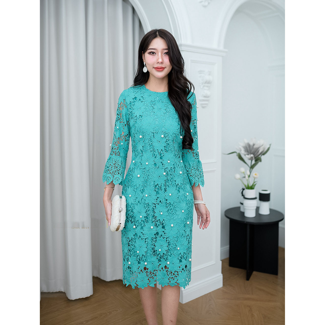 kudapy เดรสสั้นสีเขียว/สีชมพู ผ้าลูกไม้ถัก ผ้าทอลายดอกไม้หนานุ่ม งานดีไซน์คอกลม ปลายแขนแต่งระบาย ความยาวคลุมเข่า