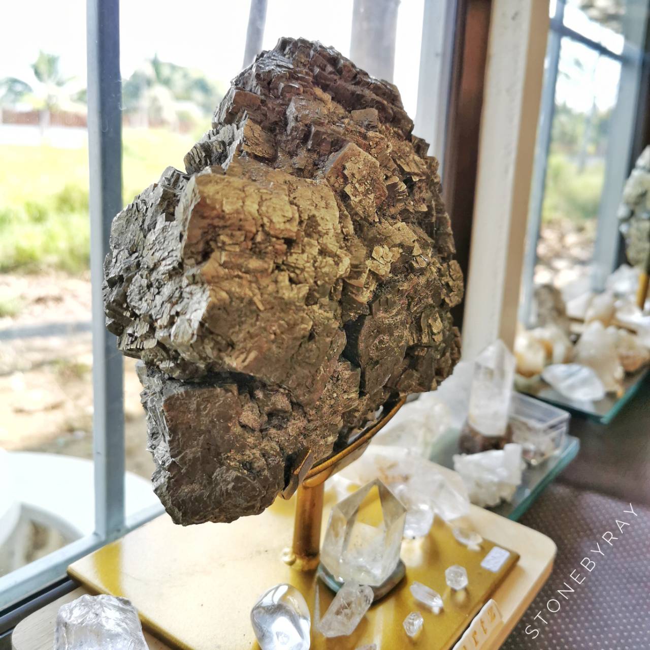 ไพไรต์พร้อมขาโชว์