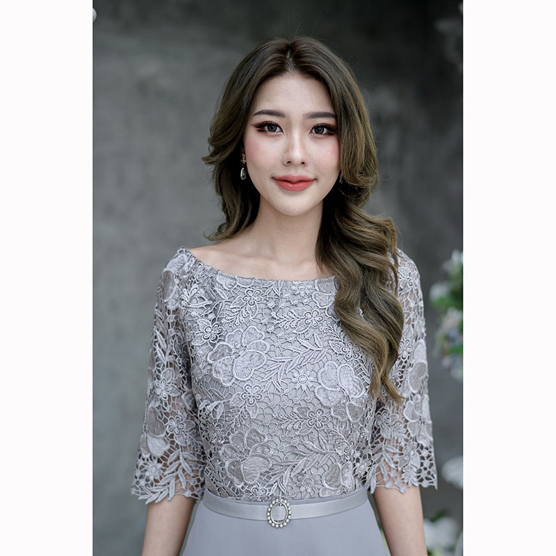 kudapy เดรสสั้นสีชมพู/สีเทา ลูกไม้เงาทรงแขนศอก ด้านบนเป็นผ้าลูกไม้เงาเนื้อดี ช่วงกระโปรงเป็นผ้าชิฟฟ่อนพริ้วๆ ทรงบานเล็กน้อยกำลังสวย