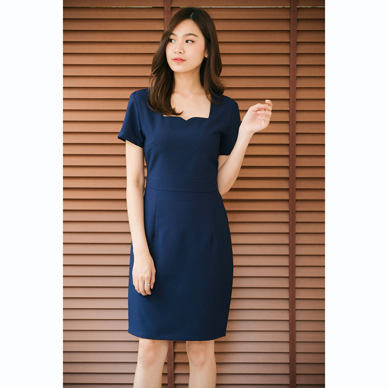 kudapy เดรสสั้นคอหัวใจแขนสั้นสีกรม/สีเทา เข้ารูปเอว ทรงสวยเป๊ะมาก เนื้อผ้าหนามีน้ำหนัก ซับในทั้งตัว ใส่ได้ตลอด