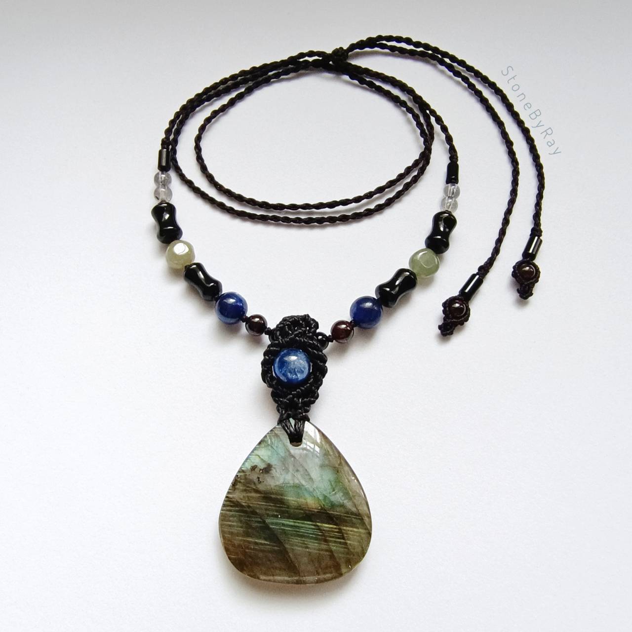 สร้อยคอเชือกถักจี้หินลาบราโดไลท์ Labradorite