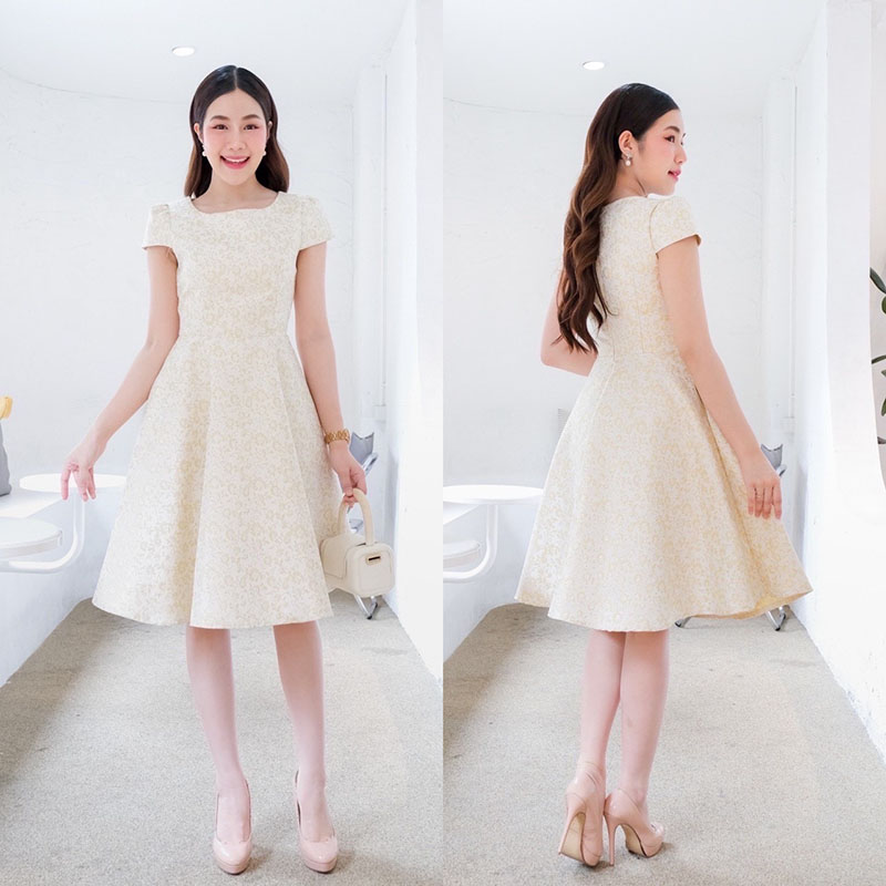 kudapy เดรสสั้นสีหลืองอ่อน ชมพู ฟ้าอ่อน คอกลม จับจีบแขนตุ๊กตา มาพร้อมกับผ้าลายดอกเดซี่ กระโปรงทรงบาน ใส่ง่าย เดินสะดวก