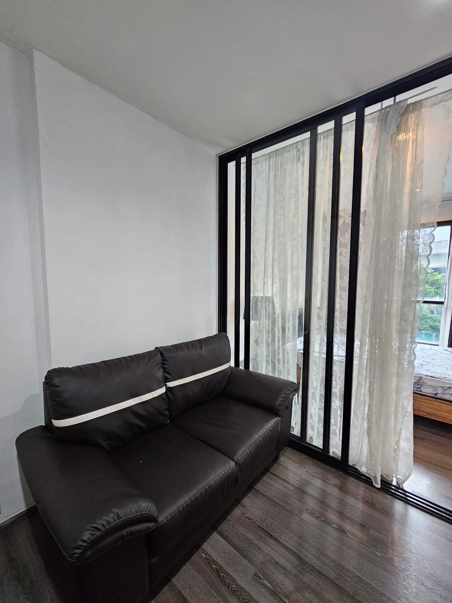 สนใจชมห้องติดต่อได้เลย Line ID: Smile-easy ปล่อยเช่าคอนโด The Base Park West Sukhumvit 77 (เดอะ เบส พาร์ค เวสต์ สุขุมวิท 77) - 1ห้องนอน 1ห้องน้ำ 1ห้องนั่งเล่น - ใกล้ BTS อ่อนนุช - ขนาดห้อง 26 ตรม. ชั้น 3