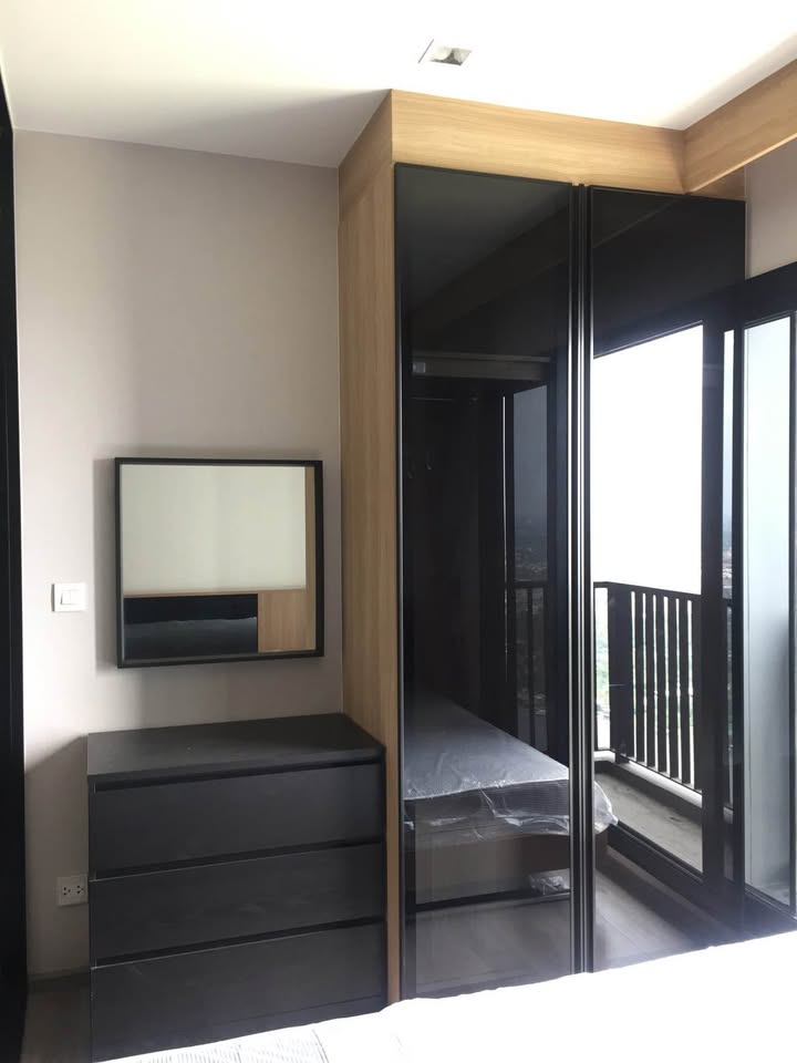 ปล่อยเช่า The Politan Rive (เดอะ โพลิแทน รีฟ) - โซนพื้นที่ MRT พระนั่งเกล้า 1ห้องนอน 1ห้องน้ำ 1ห้องนั่งเล่น - ขนาดห้อง 31 ตรม. ชั้น 52 - ให้เช่า 10,000 ต่อเดือน