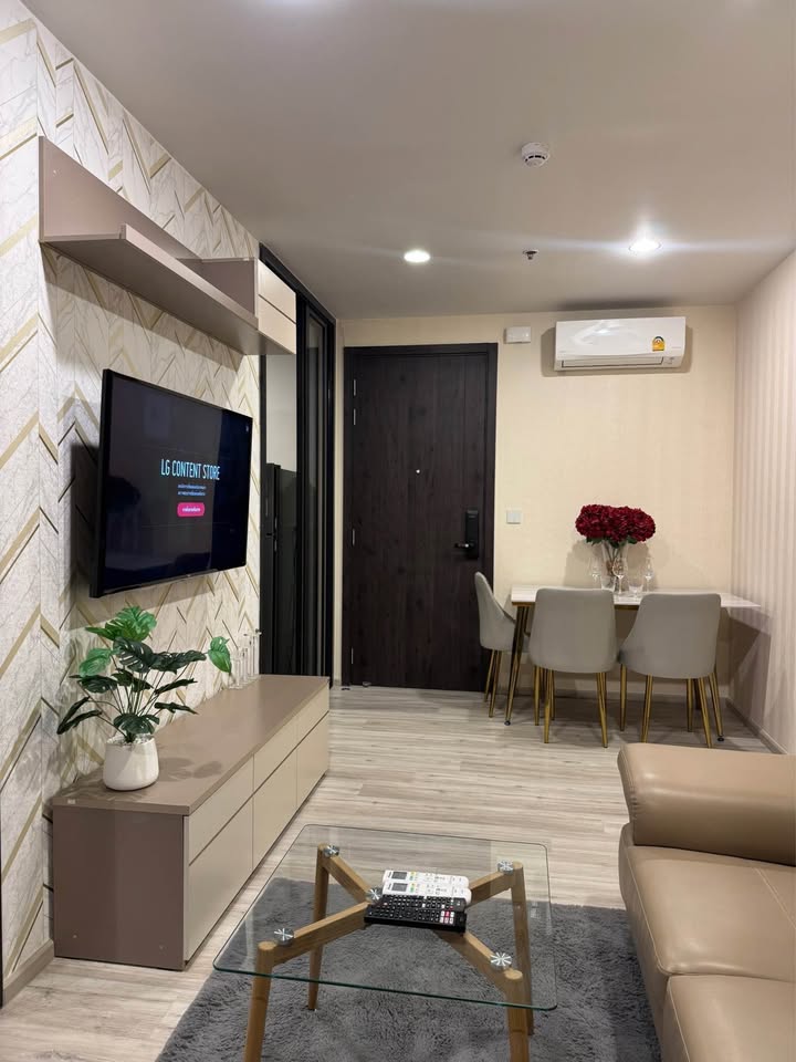 ให้เช่าคอนโด XT Huaikhwang (เอกซ์ที ห้วยขวาง) โซนพื้นที่ MRT ห้วยขวาง ห้องแบบ 1ห้องนอน / 1ห้องน้ำ / โซนครัวปิด ขนาดห้อง 35 ตรม. ชั้น 15