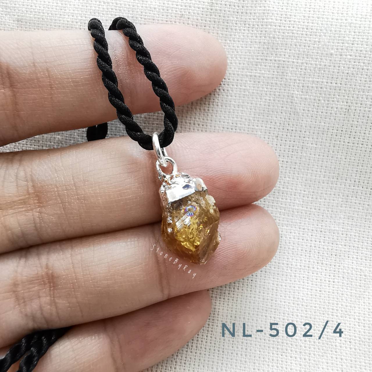 สร้อยคอเชือกถักจี้หินซิทรินผลึกธรรมชาติ Citrine