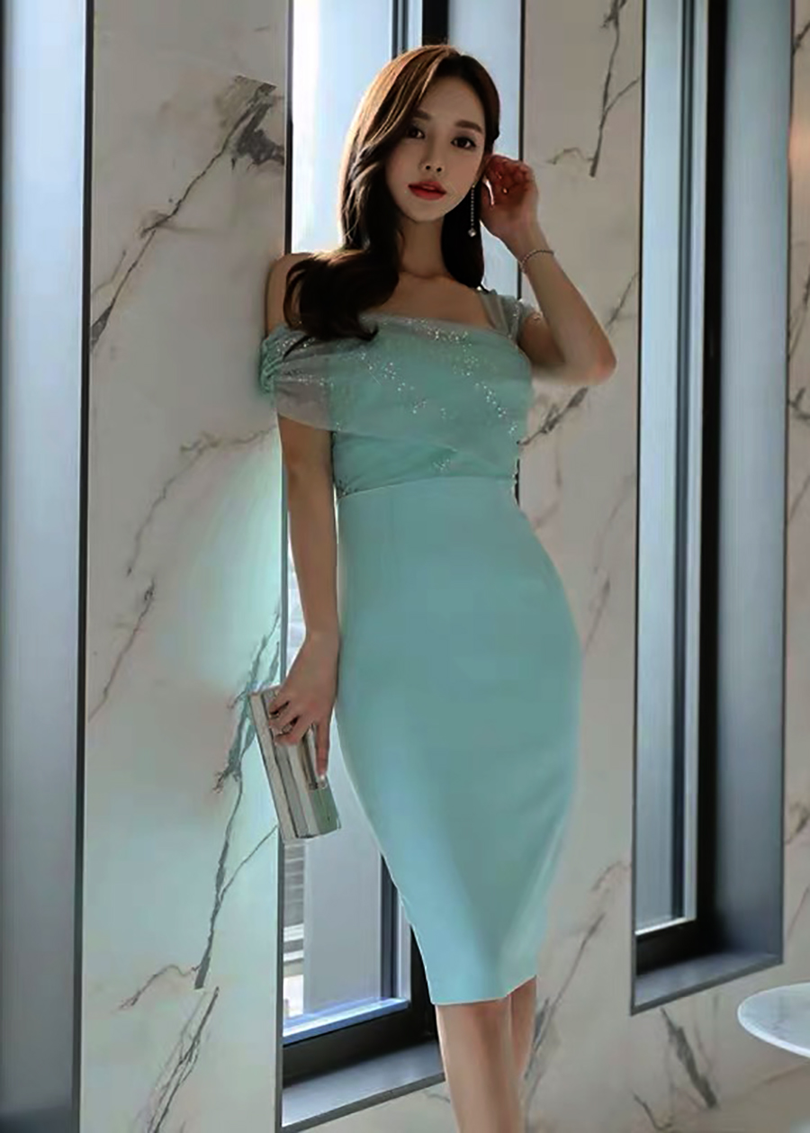 ชุดเดรสออกงานสีเขียวมิ้นท์ ตัวชุดผ้าโพลีเอสเตอร์ผสม