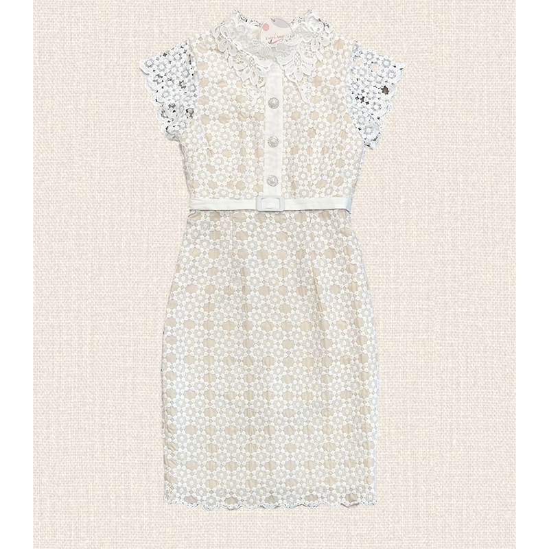 kudapy เดรสสั้นสีขาว ผ้าฉลุแต่งเข็มขัด ลูกไม้สวยดูดี