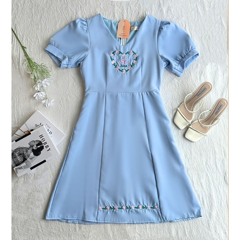 kudapy เดรสสั้นสีชมพู/สีเขียว/สีฟ้า คอวีผ้าพื้นอกหัวใจ