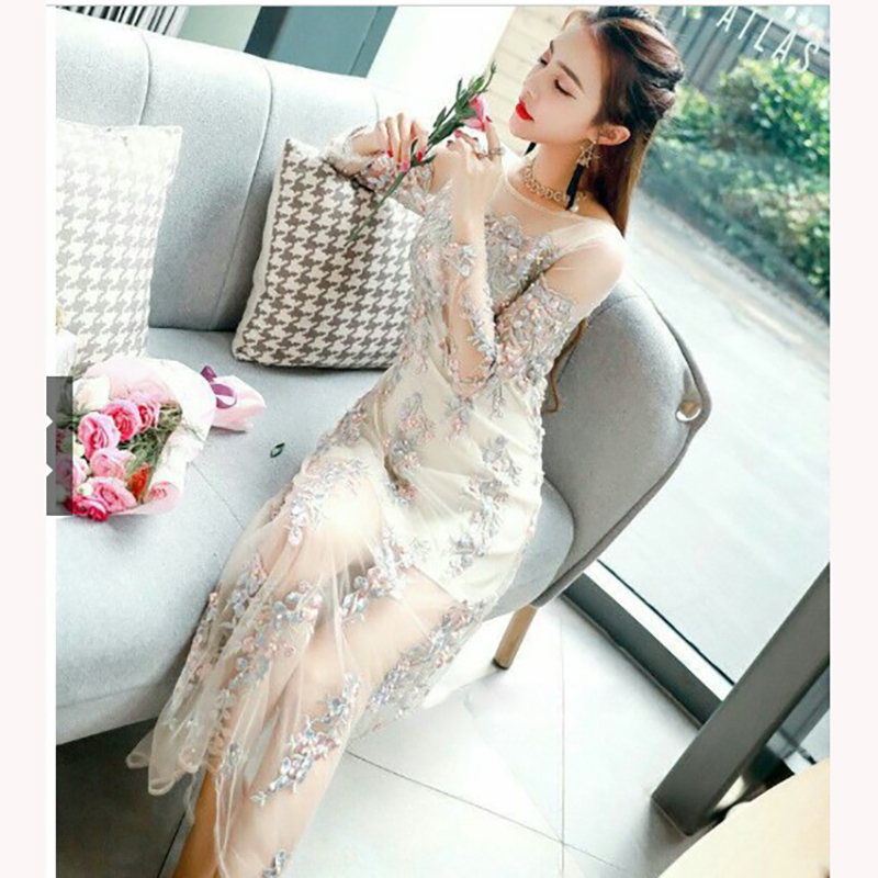 kudapy เดรสยาวลูกไม้ปักลายโทนสีฟ้าชมพูพลาสเทล แขนยาว ไหล่ซีทรู มีซับในในตัวสีเนื้อ