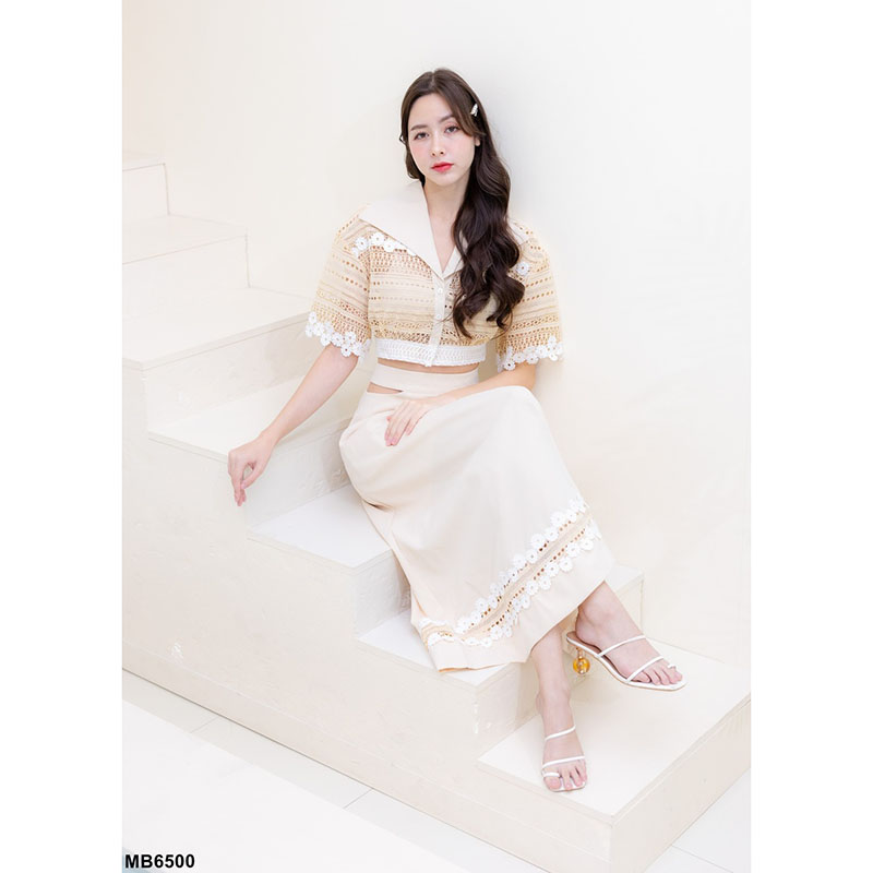 kudapy ชุด Set เสื้อครอป + กระโปรงยาวสีครีม บอกเลยว่าห้ามพลาดน้าา รุ่นนี้ใส่แบบชิคๆ ไปคาเฟ่ ไปเที่ยว ได้หลายลุคเลย