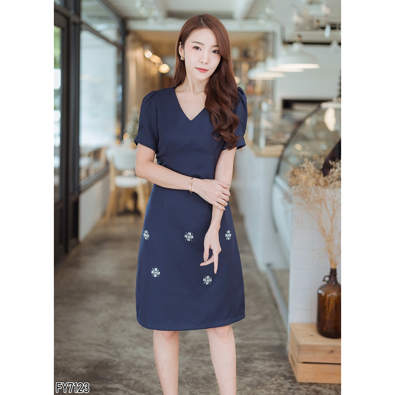 kudapy เดรสสั้นสีแดง/กรม คอวีแขนตูมสวยดูดีใส่แล้วดูเรียบร้อยน่ารัก