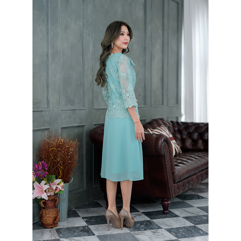 kudapy เดรสสั้นสีเขียวมิ้น/สีชมพู ลูกไม้ปัก ชุดนี้งานสวยหรูหราและหวาน เสื้อทรงแขนกระบอกห้าส่วน คอเหลี่ยมกว้างกำลังสวย กระโปรงเป็นผ้าชีฟอง ใส่ง่ายพริ้วสวยและสบาย