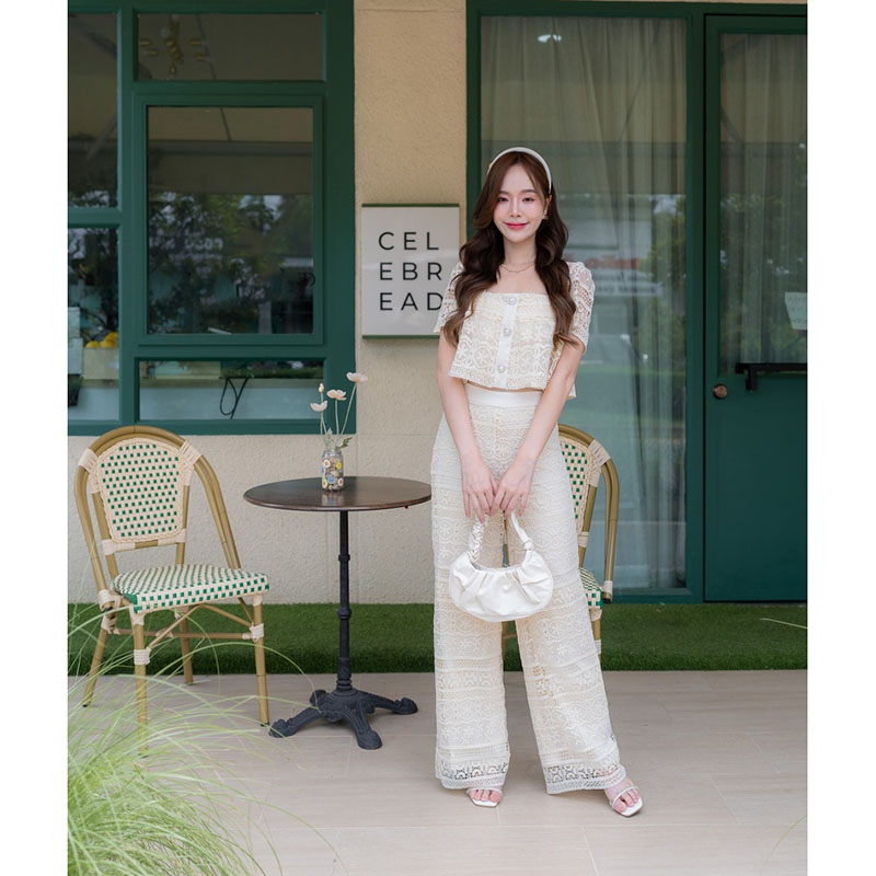 kudapy เซตเสื้อสีครีม/สีม่วง เสื้อครอปลูกไม้แต่งแขนตุ๊กตากิมมิคกางเกงขายาว