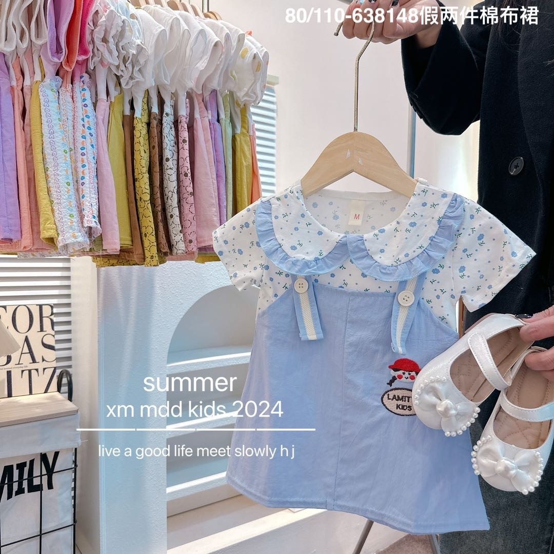 ชุดกระโปรงเอี๊ยม เสื้อคอบัวแต่งระบาย ลายดอกไม้ แต่งเอี๊ยม