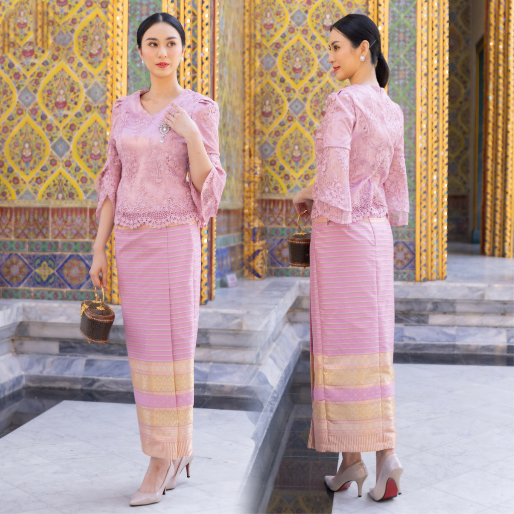 kudapy เซทเสื้อลูกไม้แดงขลิบชมพูใยบวบทรงแขนระบายดอกลอย ผ้าถุงผ้าไหมแพรวากาฬสินทร์