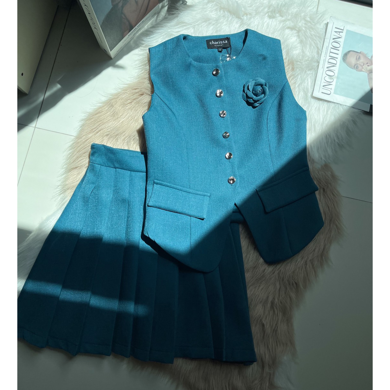 kudapy ชุดเซ็ทสีดำ/สีเทา/สีขียว/สีชมพู เสื้อแขนกุด+กระโปรง set เสื้อแขนกุด แต่งกระดุมจริงด้านหน้า