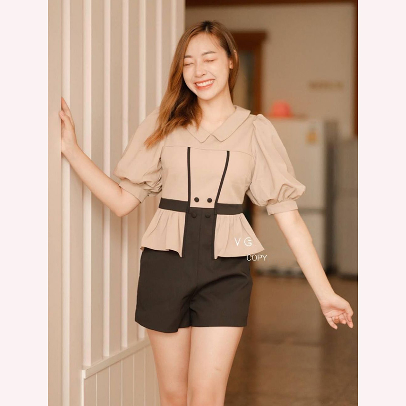 kudapy จั้มสูทกางเกงขาสั้นสีน้ำตาลอ่อน หน้าอกเสริมฟองน้ำ แพทเทินเป้ะ