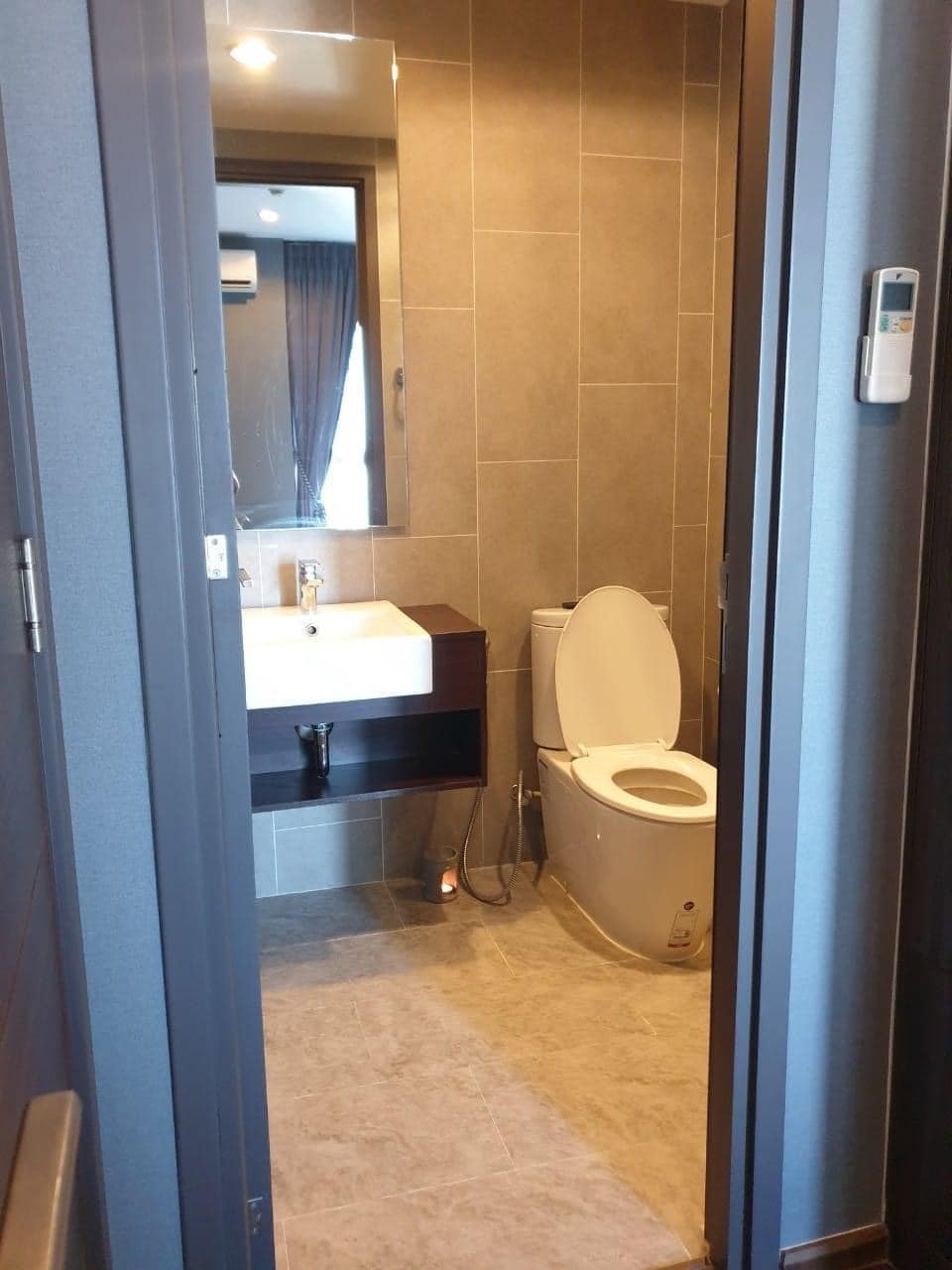 ปล่อยเช่าคอนโด C Ekkamai (ซี เอกมัย) - 1ห้องนอน 1ห้องน้ำ 1ห้องนั่งเล่น - ใกล้ BTS เอกมัย ARL รามคำแหง - ขนาดห้อง 30 ตรม. ชั้น 28 ทิซตะวันออก