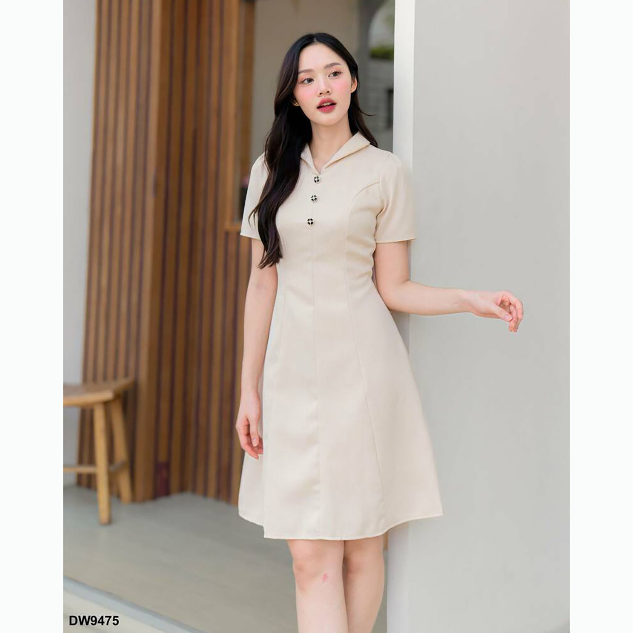 kudapy เดรสสั้นสีครีม สีดำ สีเหลือง คอปกกระดุมดอกไม้