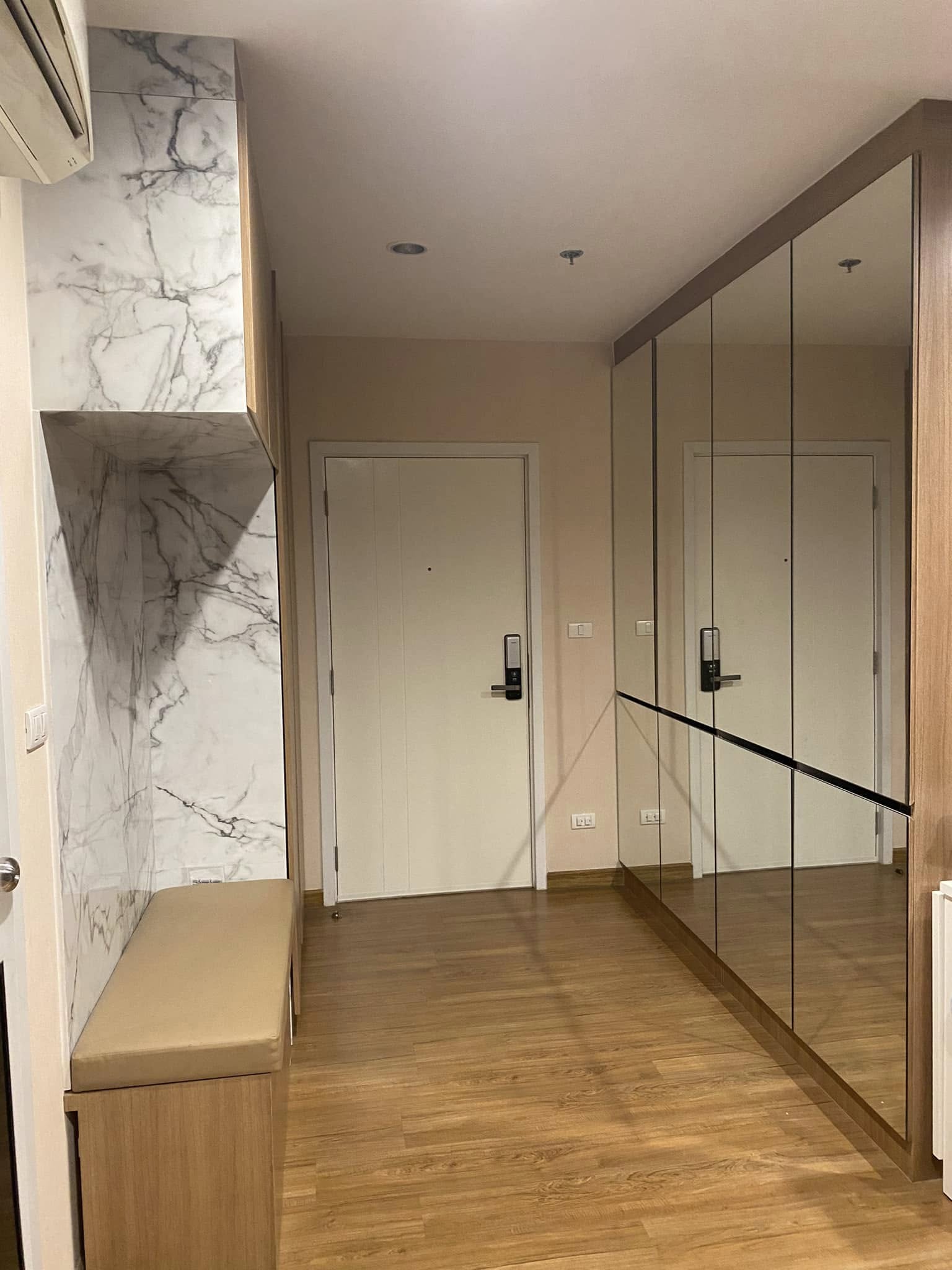 ให้เช่าคอนโด The Tree Interchange (เดอะ ทรี อินเตอร์เชนจ์) - โซนพื้นที่ MRT เตาปูน บางโพ - ห้องแบบ 2ห้องนอน 2ห้องน้ำ - ขนาดห้อง 58 ตรม. ชั้น 10 ตึก B จอดรถได้ 1 คัน