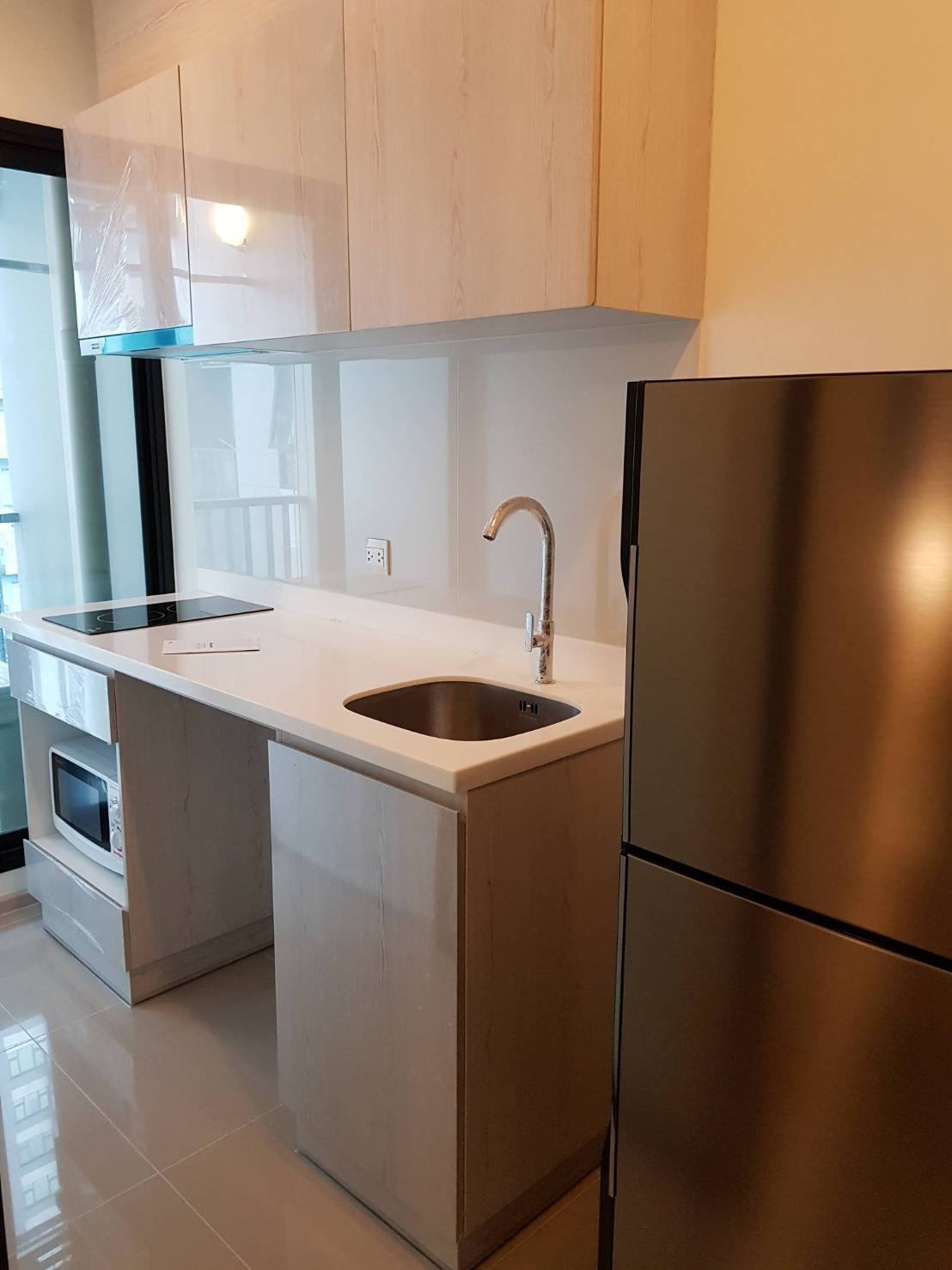 คอนโด Life Asoke (ไลฟ์ อโศก) High Rise โซนพื้นที่ MRT เพชรบุรี ใกล้ มศว ให้เช่าห้องแบบ 1ห้องนอน 1ห้องน้ำ ขนาดห้อง 30 ตรม. ชั้น 12