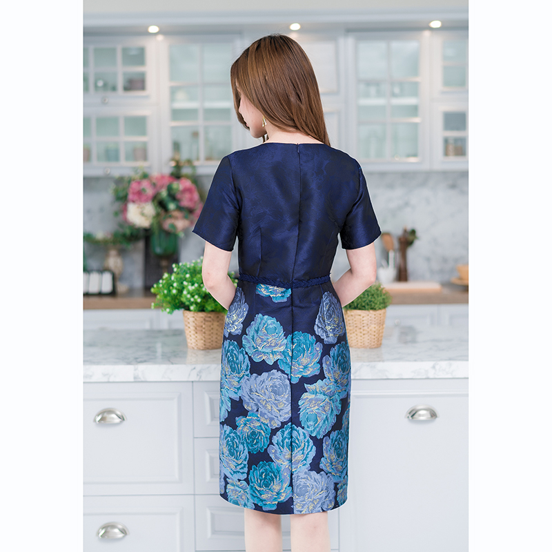 kudapy เดรสสั้นสีกรม ผ้าทอผสมดิ้นทองอย่างดี ทอลายกุหลาบผสมดิ้นทองสวยหรูช่วงดอกไม้จะเป็นลายนูน