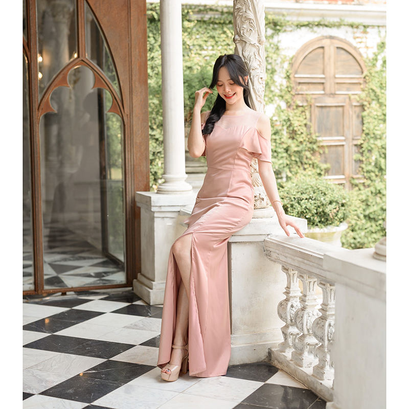 kudapy เดรสยาวPink Champagne/Pink Gold ทรงสวย ใส่ออกงานสวยหรูดูแพง ช่วงบนทำเป็นอก Curve คล้ายเกาะอก แต่จริงๆแล้วแต่งด้วยผ้าซีทรูใส่ง่ายไม่ต้องกลัวโป๊กลัวหลุด