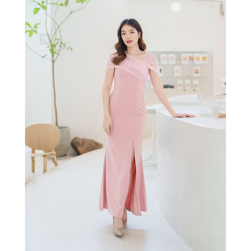 kudapy เดรสยาวสีน้ำตามอิฐ/ส้มอิฐ/สสีแดง/สีชมพู/สีกรม สไตล์เรียบหรูดูแพง ไหล่แต่งผ้าซีทรู กระโปรงยาวผ่าหน้า เหมาะสำหรับใส่เป็นชุดราตรี ชุดไปงานแต่งงาน ชุดเพื่อนเจ้าสาว