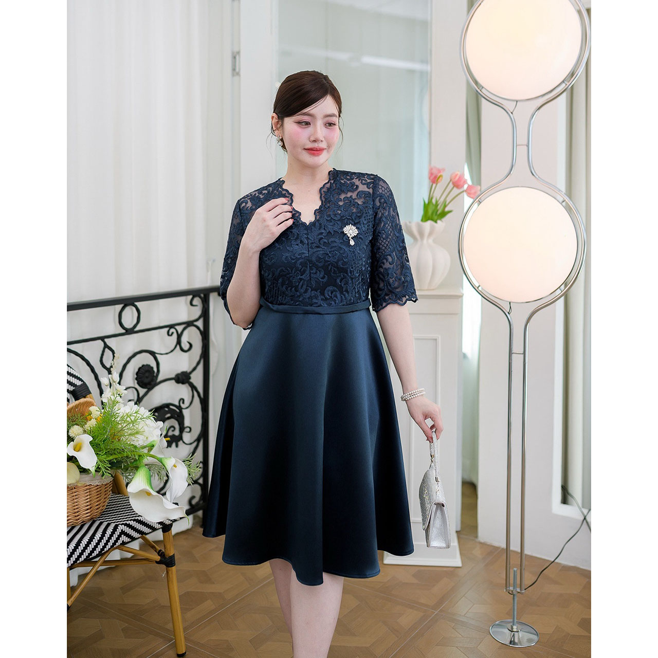 kudapy เดรสสั้นสีชมพูโรสโกลด์/สีกรม เดรสออกงาน ลูกไม้ช่วงตัวเสื้อเป็นงานปักสวยๆช่วงคอใช้เชิงผ้าแต่งเป็นคอวีสวย