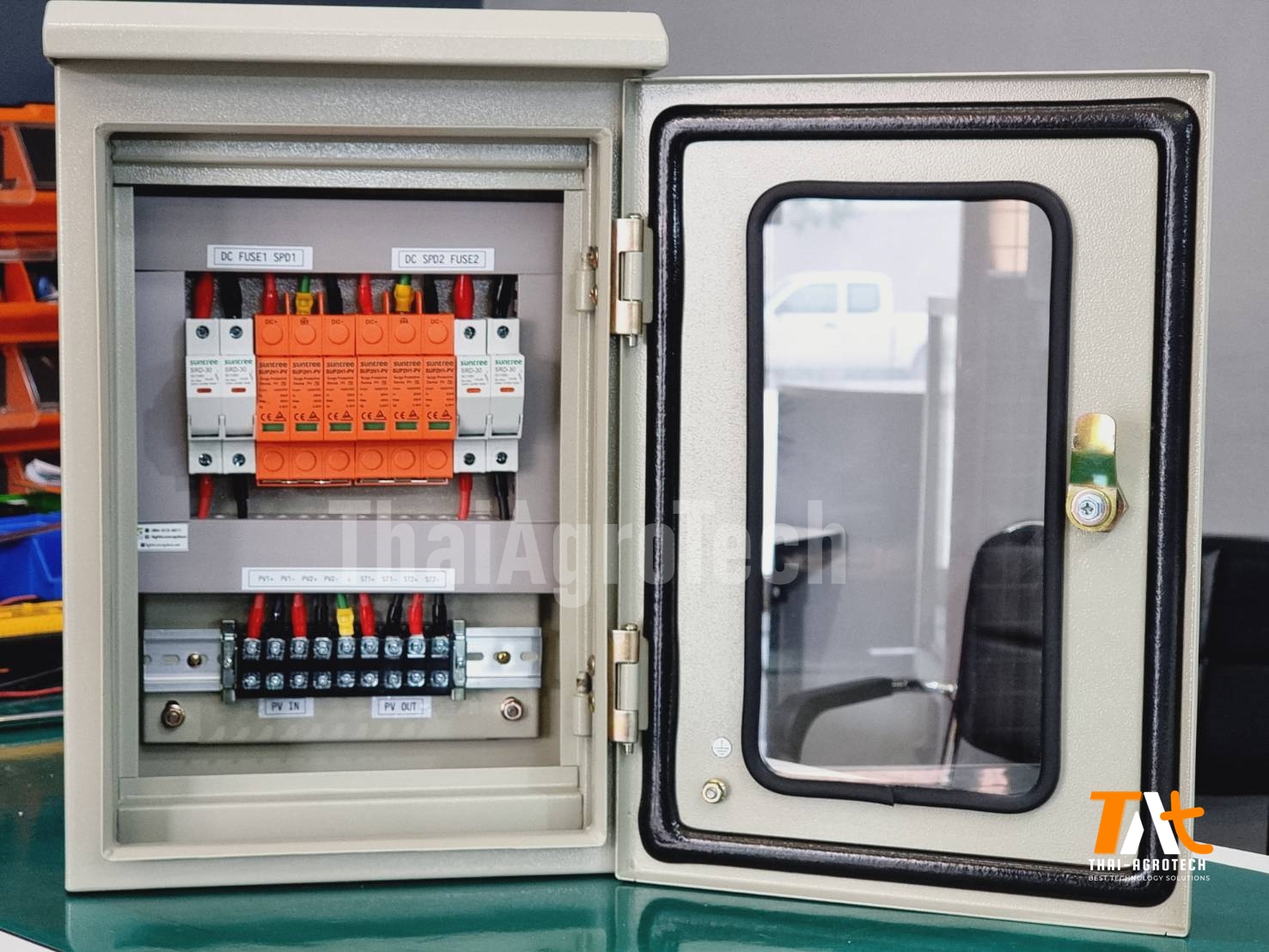 ตู้ดีซีคอมบายเนอร์ 2 สตริงสำหรับระบบโซล่าเซลล์ Solar 1000V DC combiner box 2string Ongrid, Hybrid, Offgrid system (ตู้กระจกสองชั้นกันน้ำแบบมีหลังคา IP45)