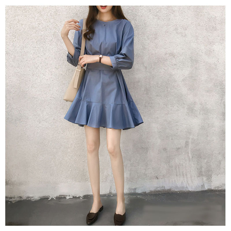 kudapy ชุดเดรสสั้นสีขาว,สีฟ้า แฟชั่นแขนยาวทรงบาน แบบสวยหวานน่ารัก มีสายผ้าผูกเอว