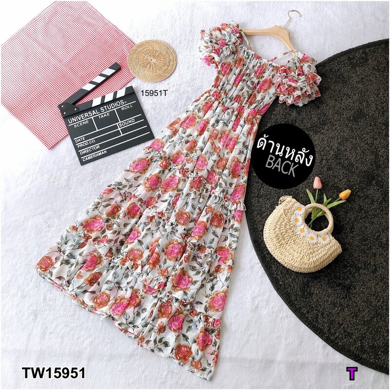 kudapy แม็กซี่เดรสสีขาว ดำ เขียว เทา สายเดี่ยวเว้าไหล่ แขนระบายชั้น ผ้าชีฟองลายดอกไม้ มีซับใน เนื้อผ้าทิ้งตัวสวย