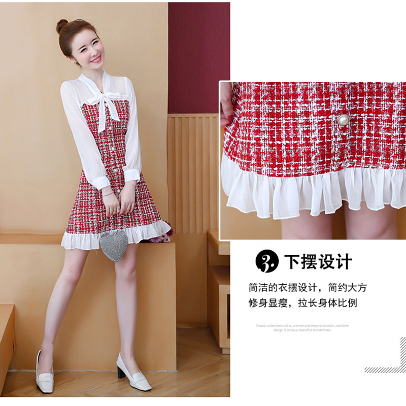 kudapy เดรสสั้นสีแดงแซมขาว ผ้ากระสอบ ช่วงไหล่และแขนผ้าชีฟองสีขาว คอผูกโบว์ แขนยาว