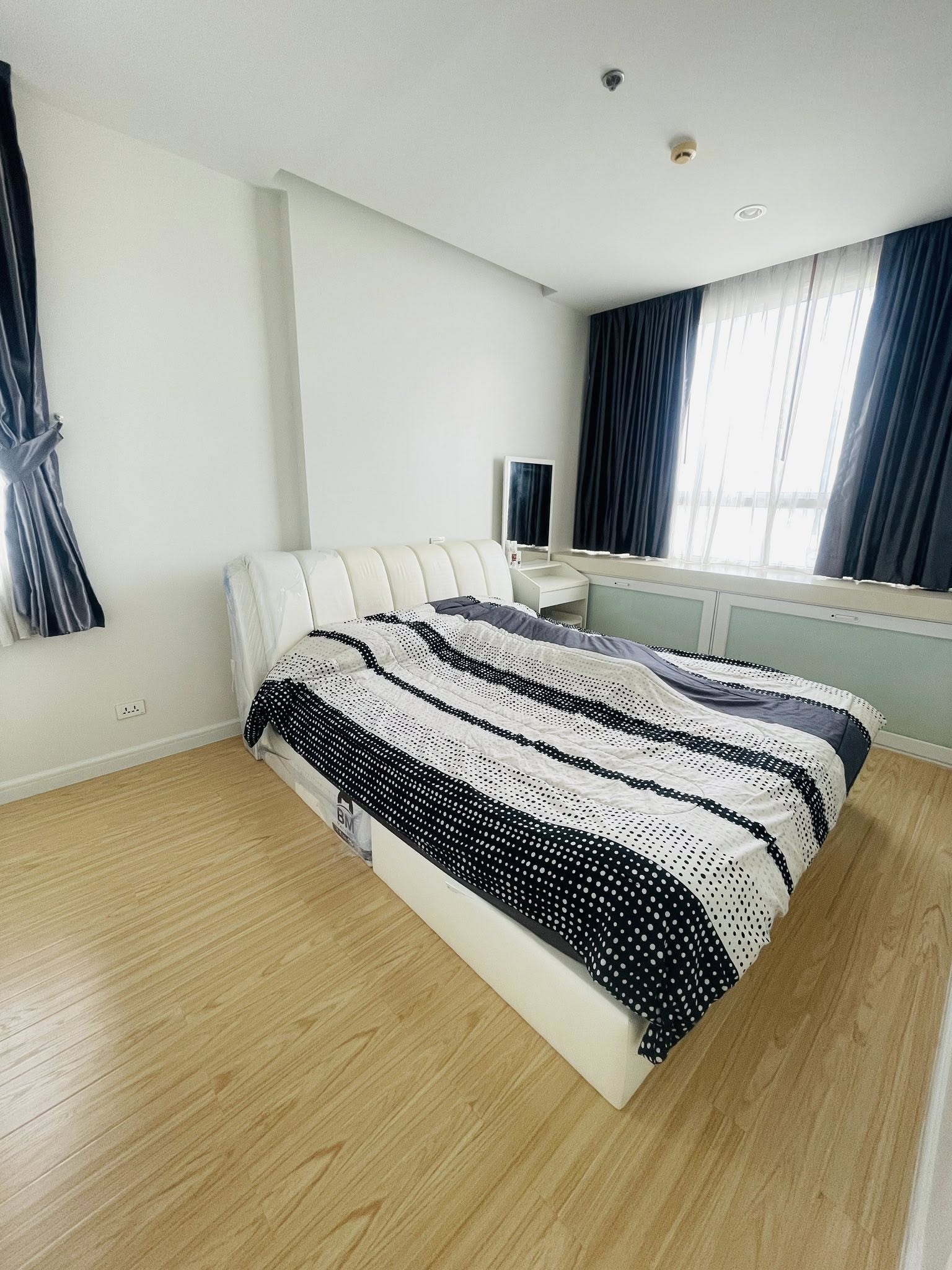 ให้เช่าคอนโด TC Green Rama 9 (ทีซี กรีน พระราม 9) โซนพื้นที่ MRT พรราม 9 ห้องแบบ 1ห้องนอน / 1ห้องน้ำ ขนาดห้อง 39 ตรม. ชั้น 21