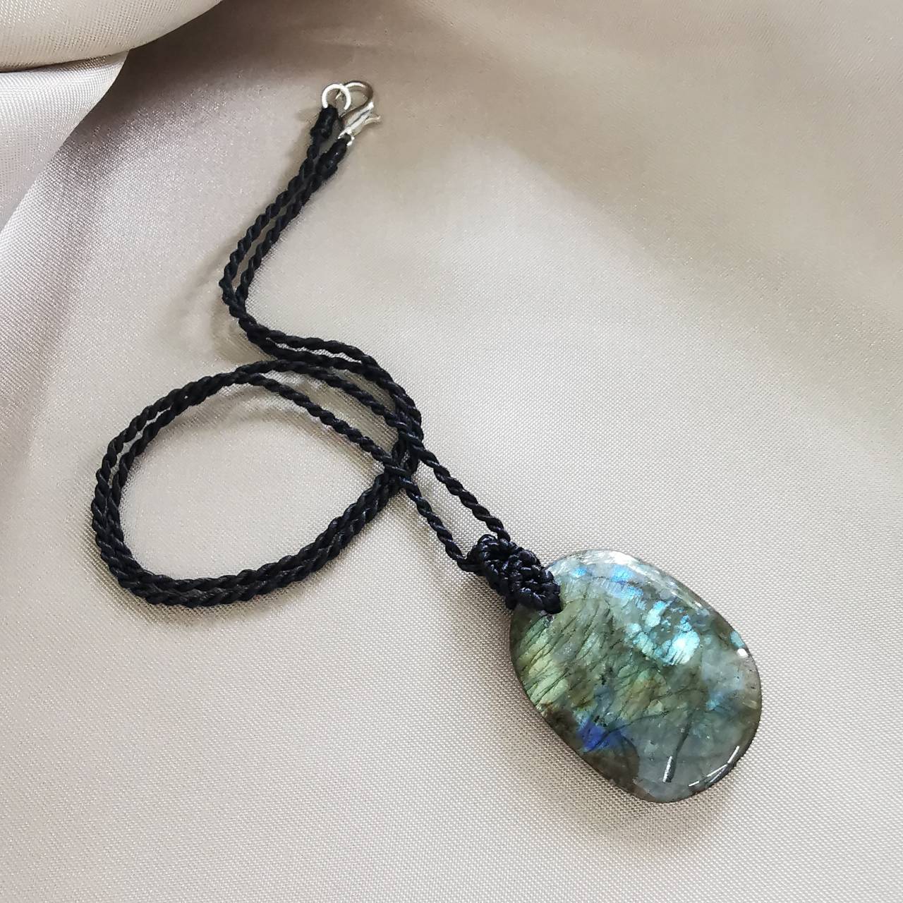 สร้อยคอเชือกจี้หินลาบราโดไลท์ Labradorite