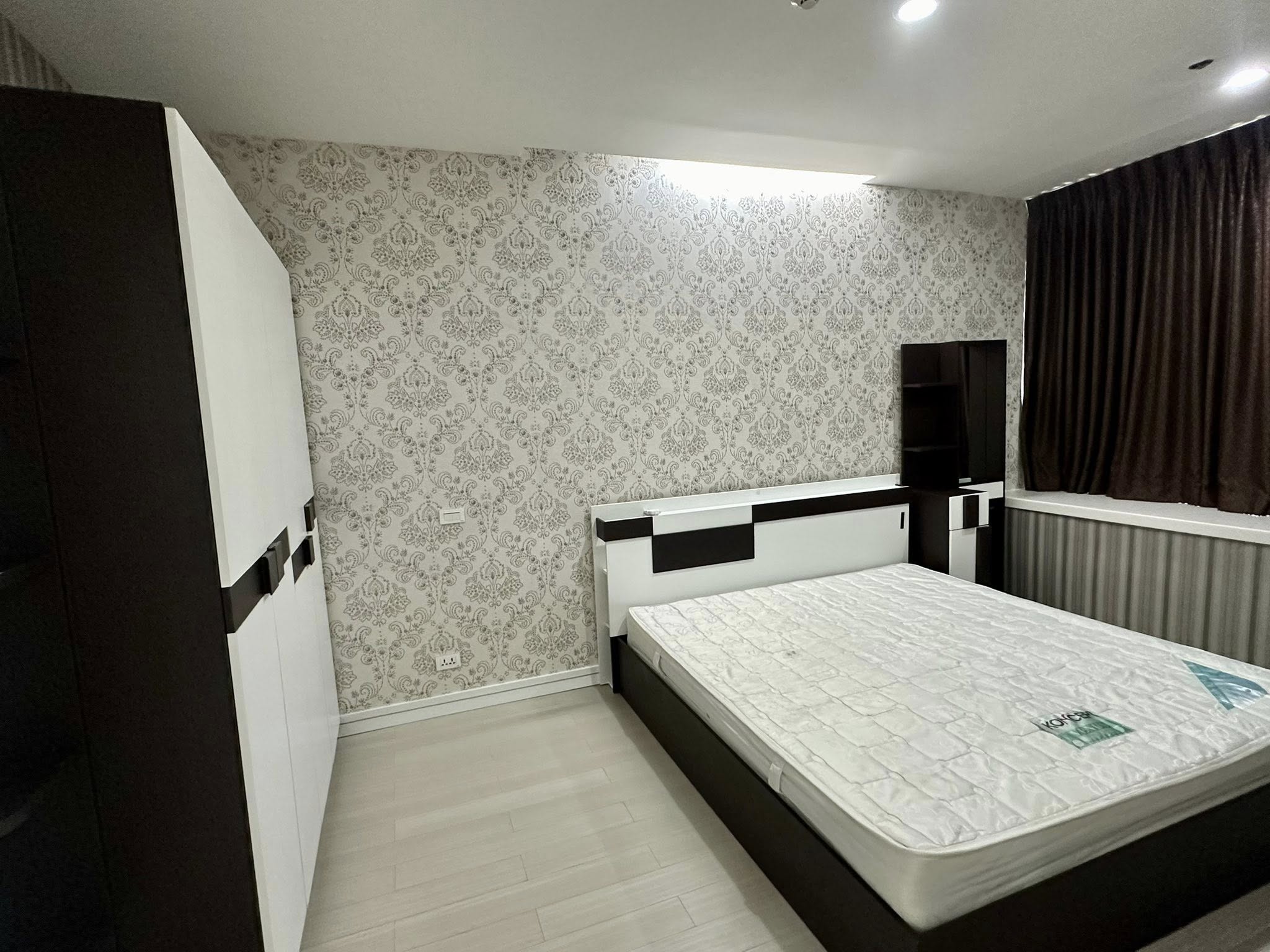 ให้เช่าคอนโด TC Green Rama 9 (ทีซี กรีน พระราม 9) High Rise โซนพื้นที่ MRT พระราม9 📍 ห้องแบบ 1ห้องนอน / 1ห้องน้ำ · ขนาดห้อง 39 ตรม. ชั้น 8 ตึก B