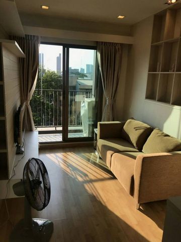 ให้เช่า Casa Condo Asoke – Dindaeng ขนาด30ตรม. เฟอร์ครบวิวสระว่ายน้ำ