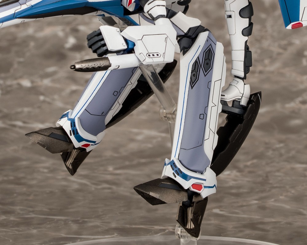 V.F.G. Macross Delta VF-31J Siegfried (Plastic model) 6800 yen (fs)