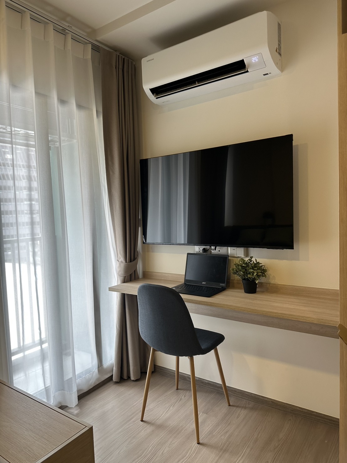 ให้เช่าคอนโด THE MUVE Pradipat (เดอะ มูฟ ประดิพัทธ์) โซน รถไฟฟ้า BTS สะพานควาย 1ห้องนอน / 1ห้องน้ำ ขนาดห้อง 24.5 ตรม. ชั้น 6