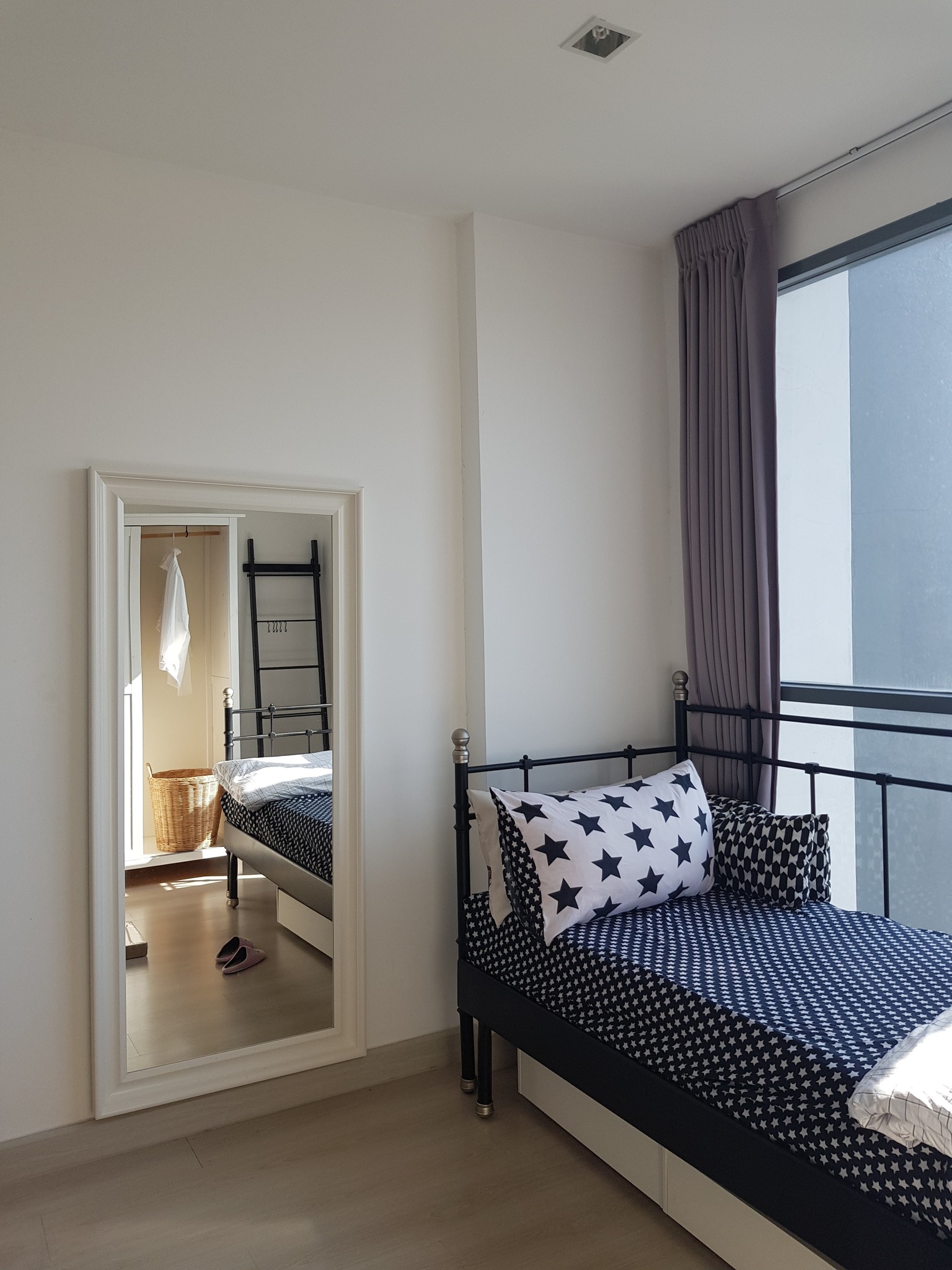 คอนโด IDEO MOBI Sukhumvit 81 (ไอดีโอ โมบิ สุขุมวิท 81) High Rise โซนพื้นที่ BTS อ่อนนุช ให้เช่าห้องแบบ Studio 1ห้องน้ำ ขนาดห้อง 22 ตรม. ชั้น 14 ตึก B เตียงนอนเปลี่ยนเป็น 5 ฟุตได้